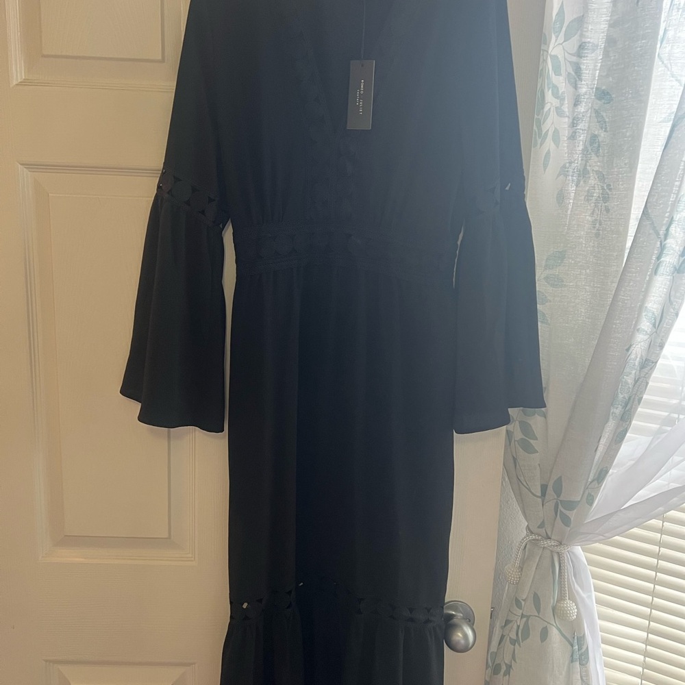 Romeo & Juliet Couture Black Bell Sleeve V-Neck maxi dresses